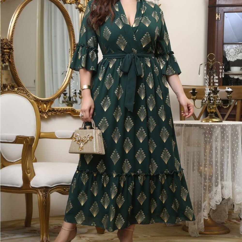 Elegant Green Midi Dress with Gold Fan Print